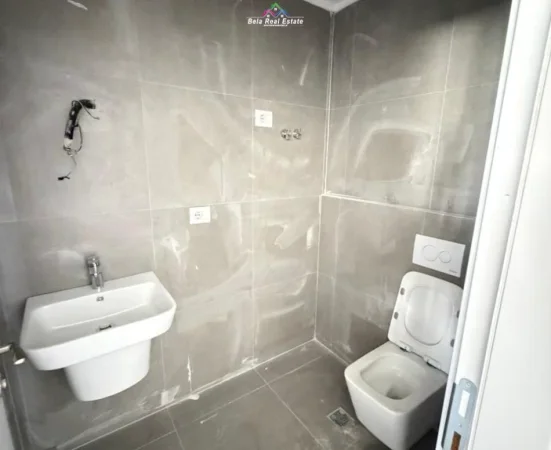 Tirane, jepet me qera dyqan Kati 0, 125 m² 3.200 € (Rruga e Barrikadave)