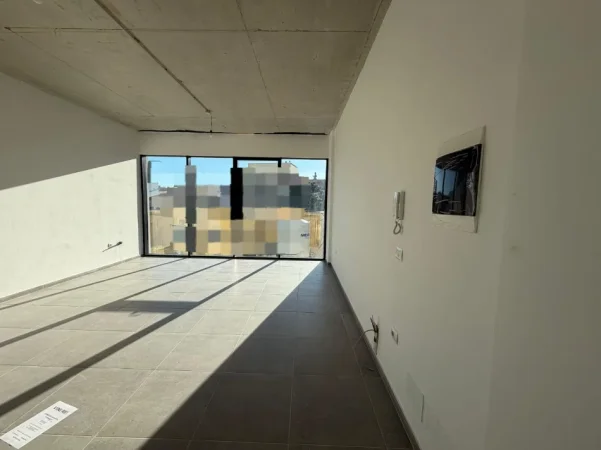 Tirane, jepet me qera zyre Kati 1, 61 m² 730 € (rruga e barrikadave)