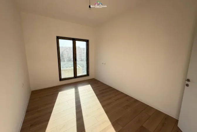 Tirane, jepet me qera zyre Kati 0, 107 m² 1.050 € (Rruga e Barrikadave)