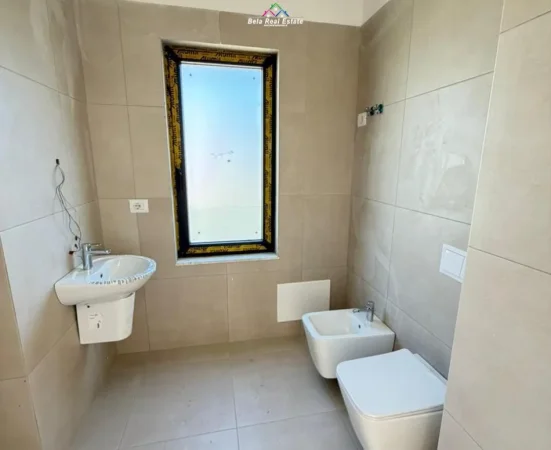 Tirane, jepet me qera zyre Kati 0, 107 m² 1.050 € (Rruga e Barrikadave)