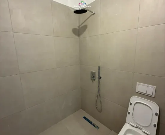 Tirane, jepet me qera zyre Kati 0, 107 m² 1.050 € (Rruga e Barrikadave)