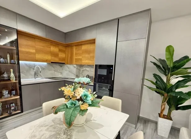 Tirane, jepet me qera apartament 2+1 Kati 4, 110 m² 550 € (Rezidenca Jaho/Fresk)