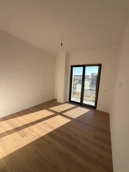 Tirane, jepet me qera zyre Kati 2, 107 m² 1.050 € (rruga e barrikadave)