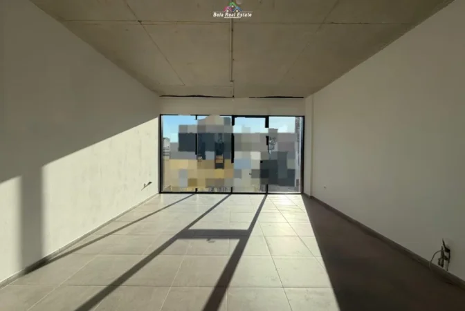 Tirane, jepet me qera zyre Kati 1, 41 m² 730 € (Rruga e Barrikaddave)