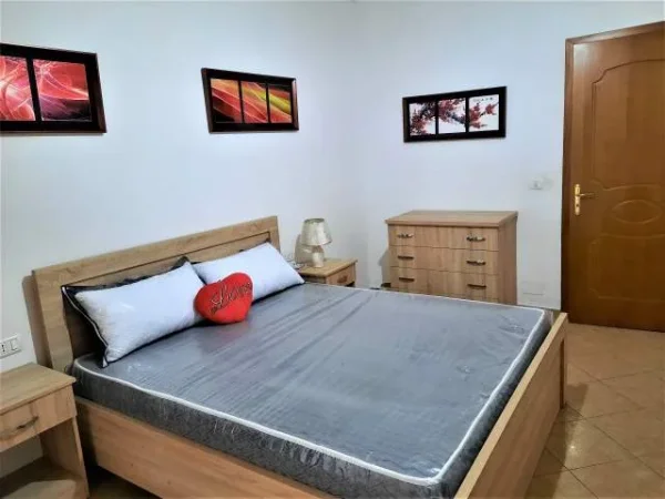 Tirane, shitet apartament 1+1+Ballkon Kati 3, 66 m² 125.000 € (Rruga 5 Maji, afer shkolles Tirana Jone)