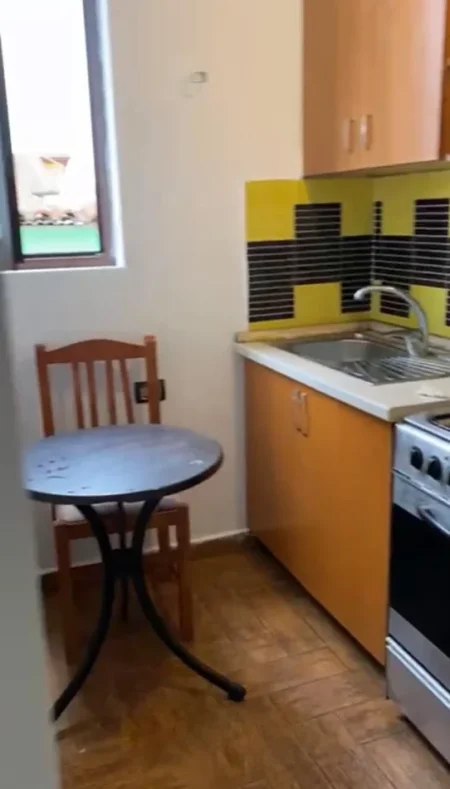 Tirane, jepet me qera apartament 1+1 Kati 2, 50 m² 350 € 