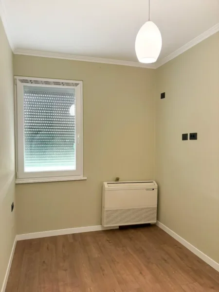 Tirane, jap me qera ambjent biznesi Kati 11, 30 m² 500 € (Rruga Perlat Rexhepi)