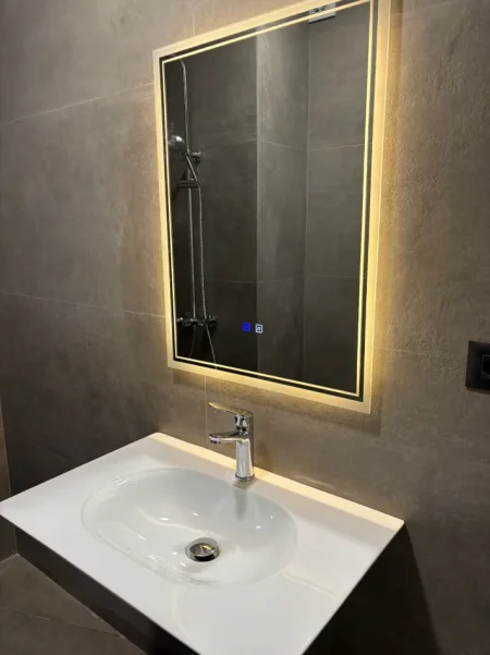 Tirane, jap me qera ambjent biznesi Kati 11, 30 m² 500 € (Rruga Perlat Rexhepi)