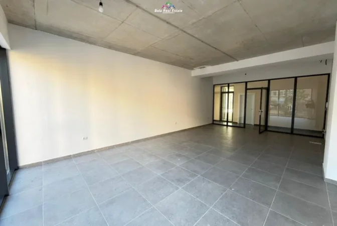 Tirane, jepet me qera zyre Kati 1, 61 m² 1.050 € (rruga e barrikadave)