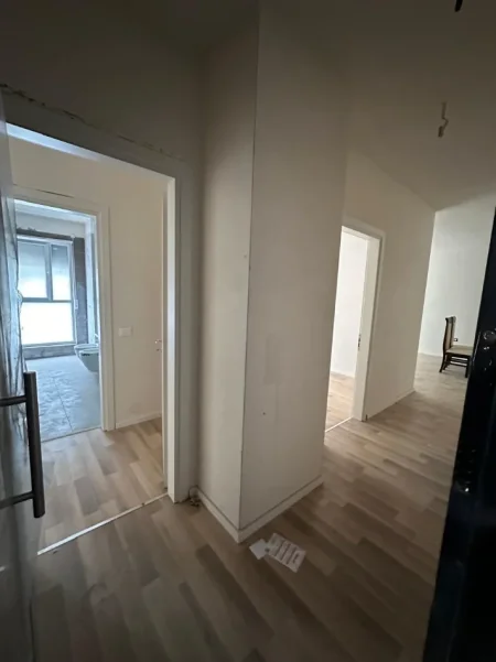 Tirane, jepet me qera zyre Kati 1, 107 m² 600 € 