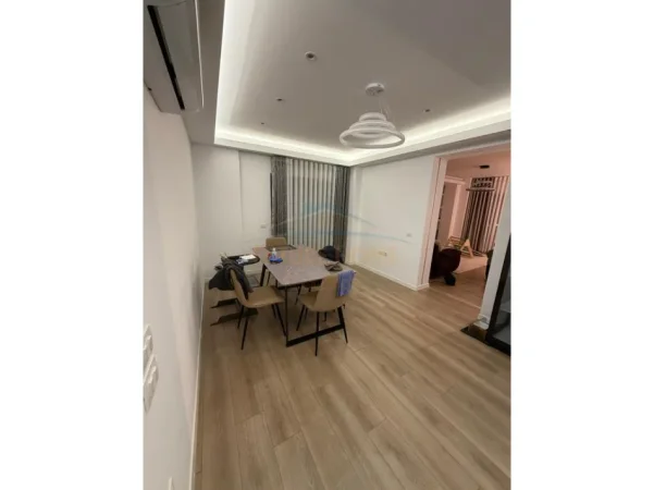 Tirane, jepet me qera apartament 2+1+Ballkon Kati 2, 141 m² 1.200 € (Kodra e Diellit)