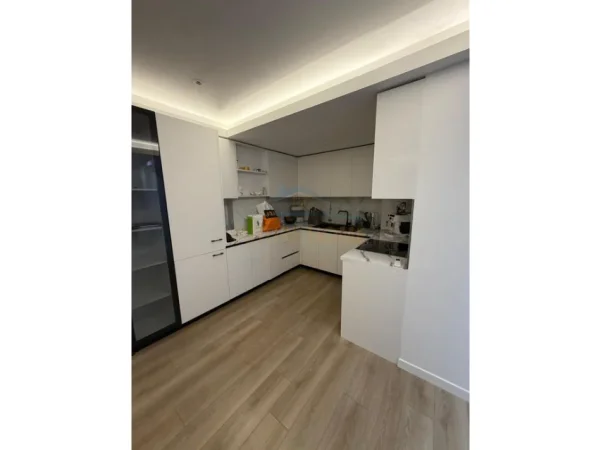 Tirane, jepet me qera apartament 2+1+Ballkon Kati 2, 141 m² 1.200 € (Kodra e Diellit)