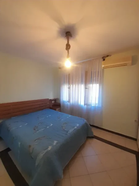 Tirane, jepet me qera apartament 1+1 Kati 3, 65 m² 50.000 Lekë te Reja, tek 21 DHJETORI, Tiranë