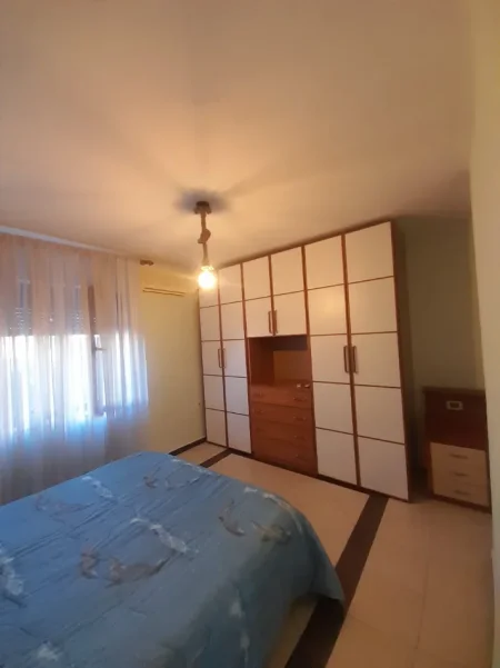Tirane, jepet me qera apartament 1+1 Kati 3, 65 m² 50.000 Lekë te Reja, tek 21 DHJETORI, Tiranë