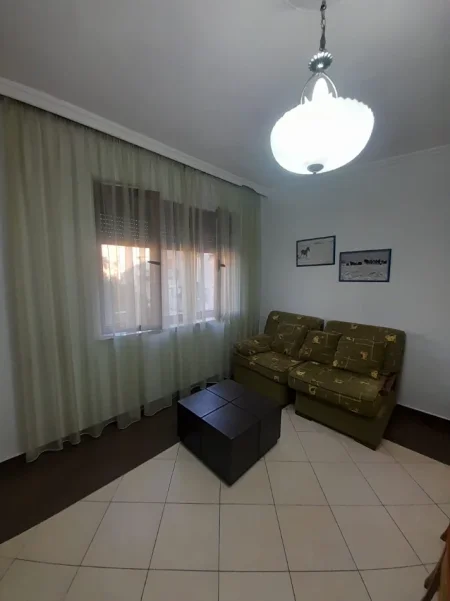 Tirane, jepet me qera apartament 1+1 Kati 3, 65 m² 50.000 Lekë te Reja, tek 21 DHJETORI, Tiranë