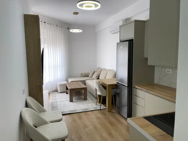 Tirane, jepet me qera apartament 1+1 Kati 3, 420€