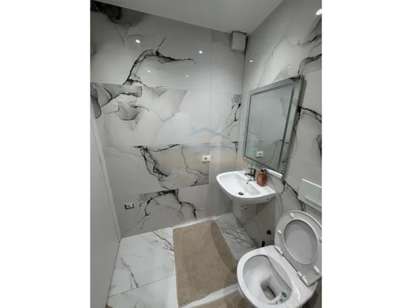 Tirane, jepet me qera apartament 2+1 Kati 2, 141 m² 1.200 € (Rezidenca "Kodra e Diellit")