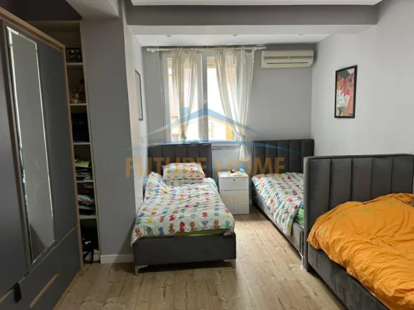 Tirane, shitet apartament 2+1+Ballkon Kati 3, 115 m² 241.500 € (Kopshti Zoologjik)