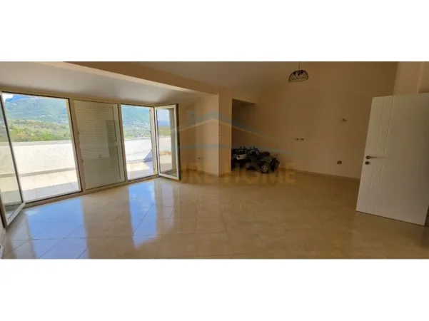 Tirane, shitet apartament 2+1+Ballkon Kati 4, 118 m² (Fresku)