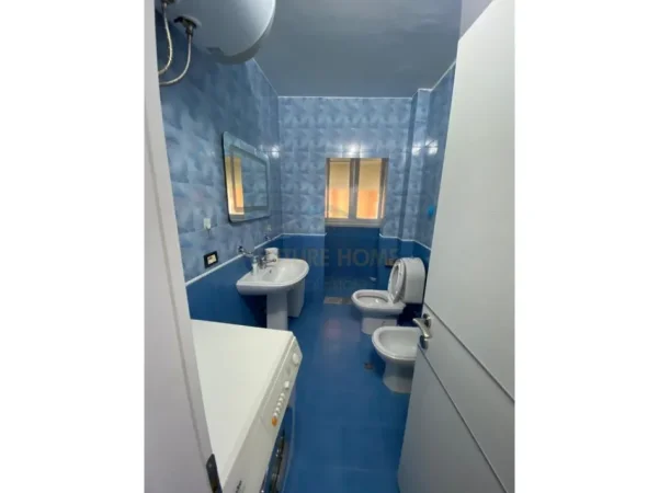 Tirane, shitet apartament 1+1+Ballkon Kati 4, 59 m² 130.000 € (Parku)