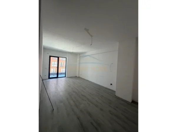 Tirane, shitet apartament 2+1+Ballkon Kati 3, 100 m² 160.000 € (Unaza e Re)