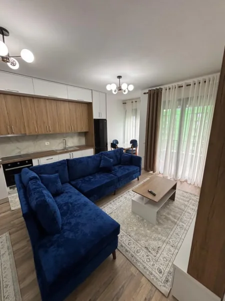 Tirane, jepet me qera 1+1+Ballkon Kati 7, 78 m² 550 € (Kompleksi i pallateve arb trans)