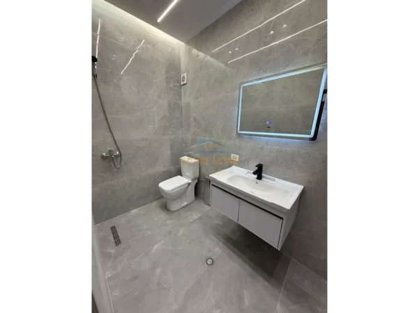 Tirane, shitet apartament 1+1+Ballkon Kati 5, 51 m² 111.000 € (Unaza e Re)