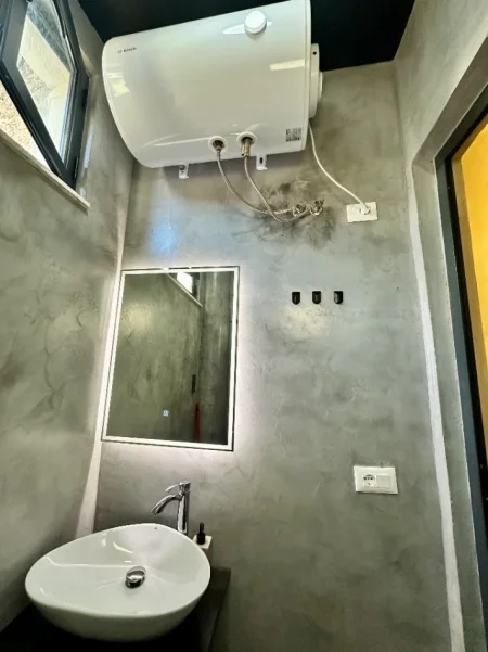 Tirane, prezantoj Dhoma me Qera Ditore