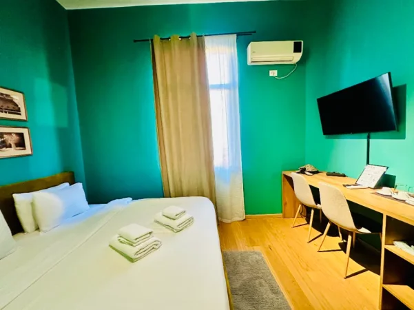 Tirane, ofroj Dhoma me Qera Ditore