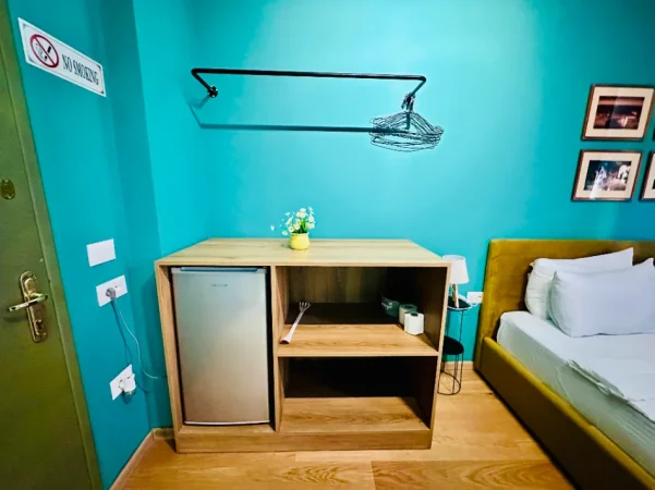 Tirane, ofroj Dhoma me Qera Ditore