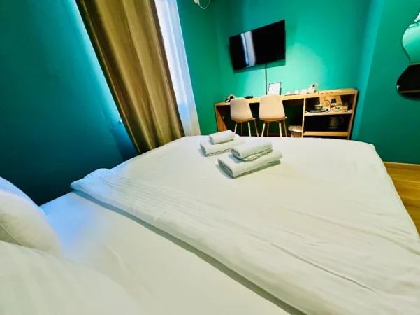 Tirane, ofroj Dhoma me Qera Ditore