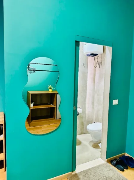 Tirane, ofroj Dhoma me Qera Ditore