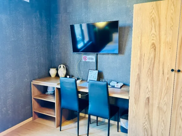 Tirane, ofroj Dhoma me Qera Ditore