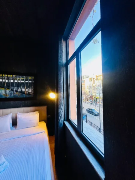 Tirane, ofroj Dhoma me Qera Ditore