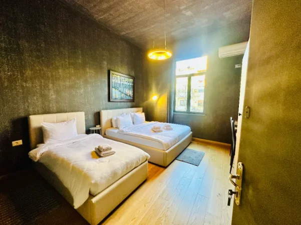 Tirane, ofroj Dhoma me Qera Ditore