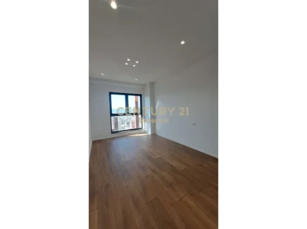 Tirane, jepet me qera ambjent biznesi Kati 20, 111 m² 1.200 € (Rruga e kavajes , Garden building)