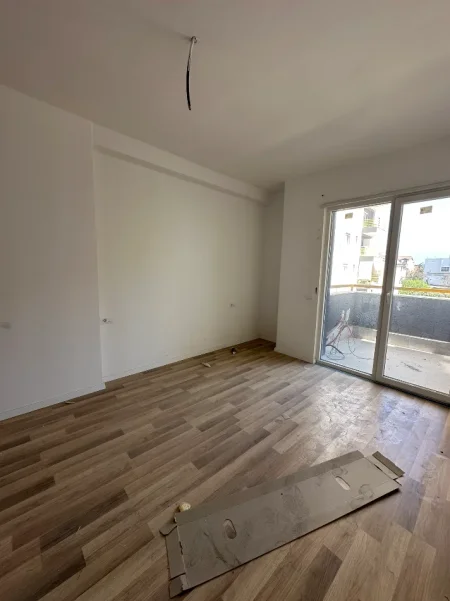 Tirane, jepet me qera apartament 1+1+Ballkon Kati 2, 78 m² 500 € 