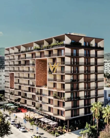 Tirane, jepet me qera zyre Kati 1, 122 m² 2.500 € (KOMUNA E PARISIT)