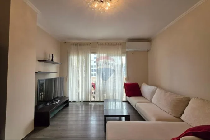 jepet me qera 2+1 , 105 m² 950 € (Tek Garda)