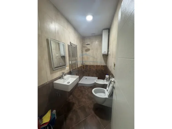 Tirane, shitet apartament 1+1 Kati 2, 48 m² 129.000 € (Kompleksi Colombo,Oxhaku)