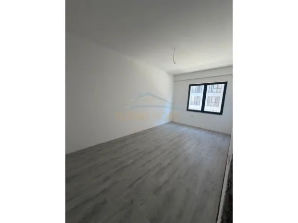 Tirane, shitet apartament 2+1+Ballkon Kati 3, 100 m² 160.000 € 
