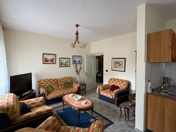 Tirane, jepet me qera apartament 2+1+Ballkon Kati 5, 68 m² 550 € (Xhamia e Tabakeve/Rr.Shyqyri Ishmi)