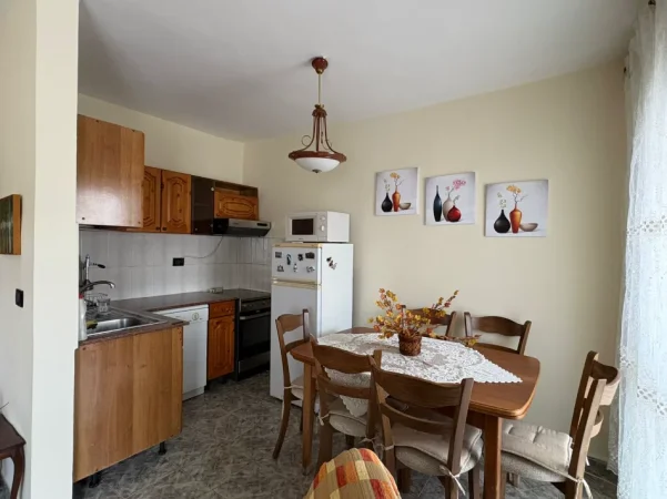 Tirane, jepet me qera apartament 2+1+Ballkon Kati 5, 68 m² 550 € (Xhamia e Tabakeve/Rr.Shyqyri Ishmi)