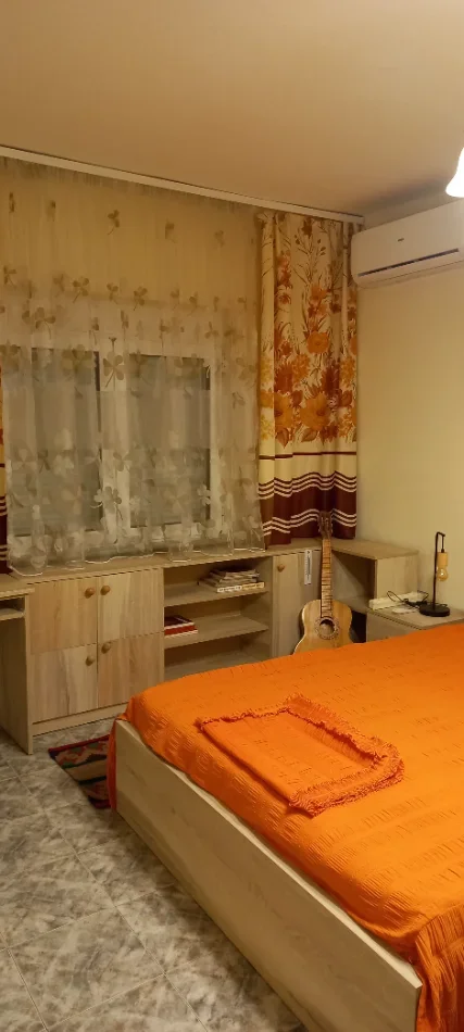 Tirane, jepet me qera apartament 2+1+Ballkon Kati 5, 68 m² 550 € (Xhamia e Tabakeve/Rr.Shyqyri Ishmi)