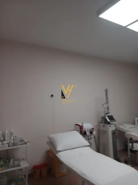 Tirane, jepet me qera zyre Kati 8, 75 m² 600 € (MYSLYM SHYRI)