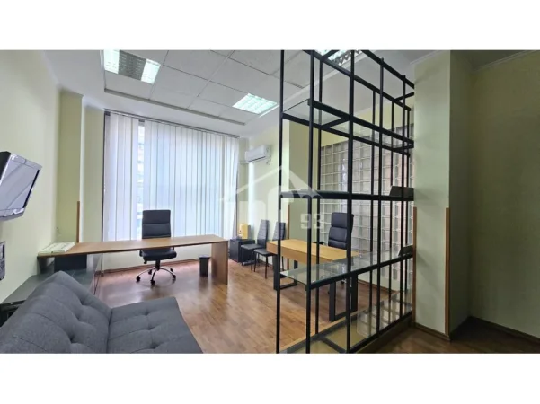 Tirane, jepet me qera zyre Kati 1, 25 m² 400 € (RRUGA E “ELBASANIT”, PËRBALLË LICEUT ARTISTIK)