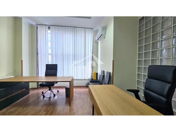 Tirane, jepet me qera zyre Kati 1, 25 m² 400 € (RRUGA E “ELBASANIT”, PËRBALLË LICEUT ARTISTIK)