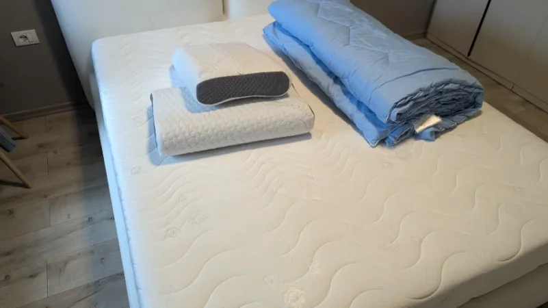 Tirane, shes Dyshek dopio +Jorgan+2 jasteke 79 €