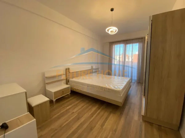 Tirane, jepet me qera apartament 1+1 Kati 8, 81 m² 550 € (UNAZA E RE)
