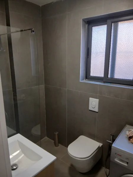 Tirane, jepet me qera apartament 1+1 Kati 2, 50 m² 400 € (Halit begaj)